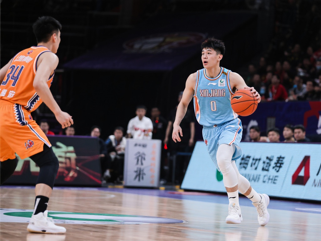 常规赛3月29日上海对阵新疆精彩集锦 值得注意的一个关键时刻是第四节最后两分钟